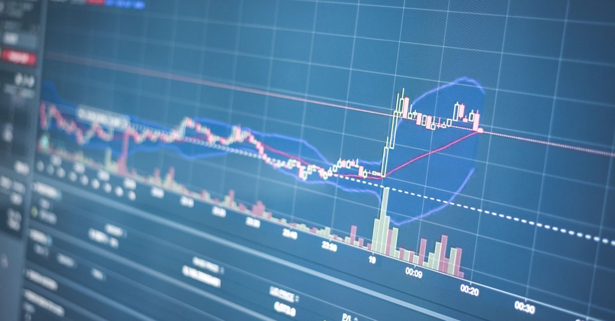 Pantalla con gráficos de datos y líneas de análisis en tonos azules
